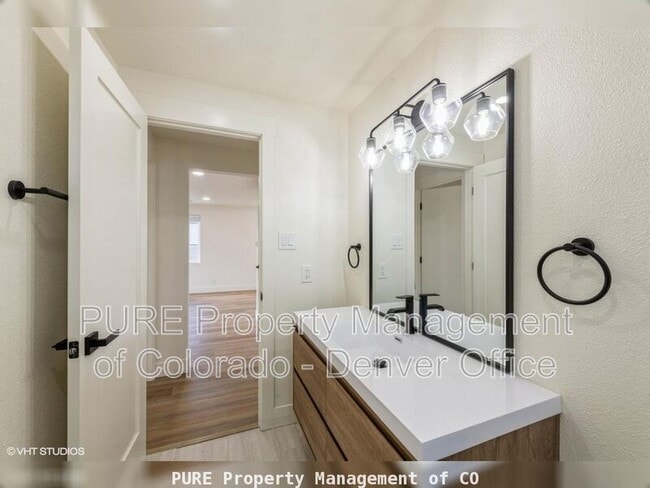 Building Photo - 5525 Brentwood St