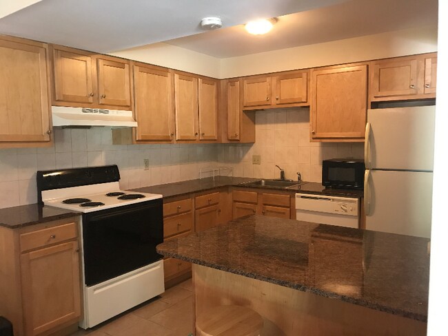 Building Photo - 5599 Thompson Rd