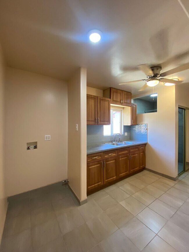Building Photo - M120
