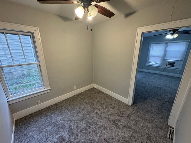 Building Photo - 623 W Main St