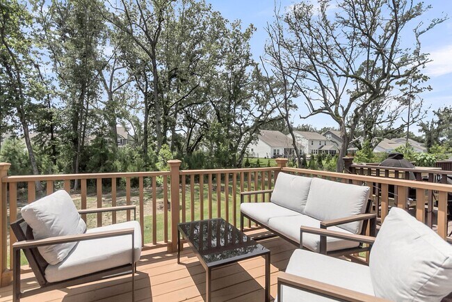 Building Photo - Beautiful 4-Bedroom, 3.5-Bathroom Townhome...