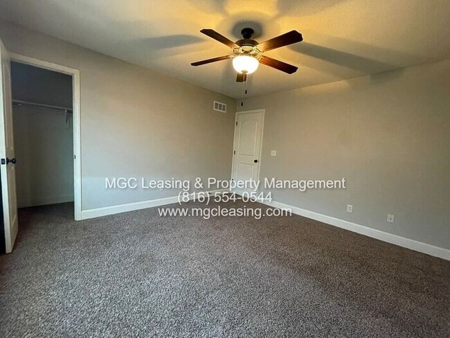 Building Photo - Eagle Creek Townhome - Unlock One Month Free with a May Move-In & 13-Month Lease