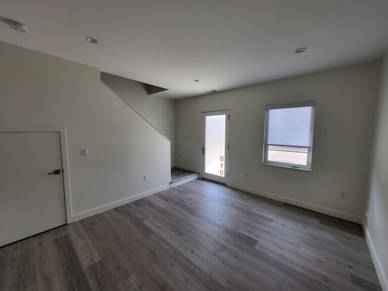 Building Photo - 810 7th St