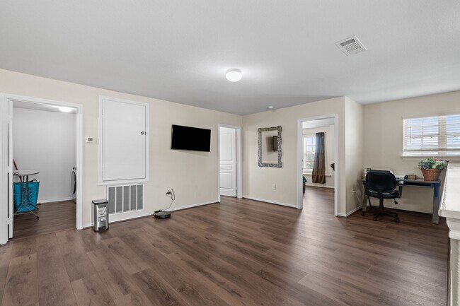 Building Photo - 14714 Sierra Garden Dr