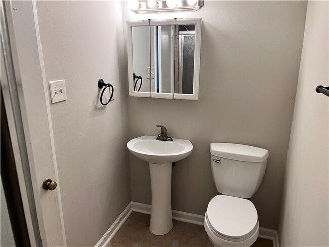 Building Photo - 2078 Glenroy Dr