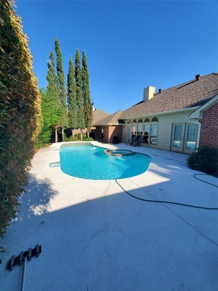 Building Photo - 2609 Classic Ct E