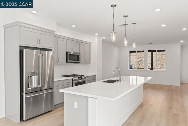 Building Photo - 725 Delve Ct