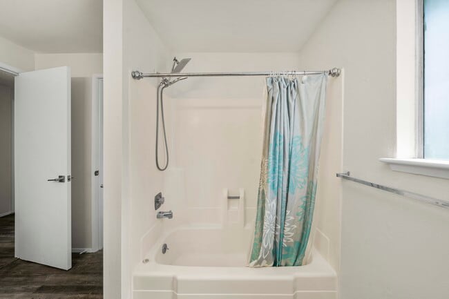 Shower - 523 159th St E