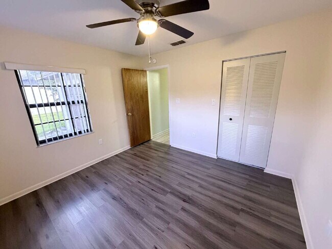 Building Photo - 3213 Julia Ct
