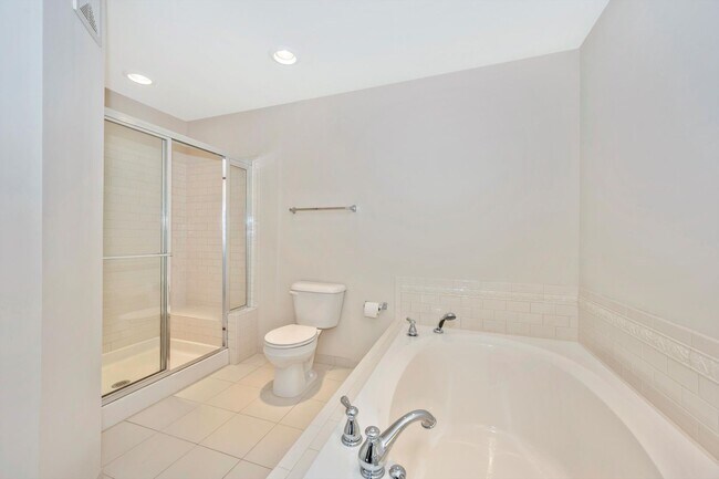 Building Photo - Desirable Two Level Condo For Lease - Not Pet Friendly