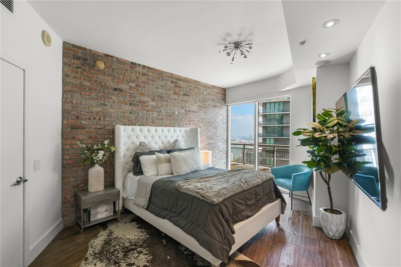 Building Photo - 60 SW 13th St