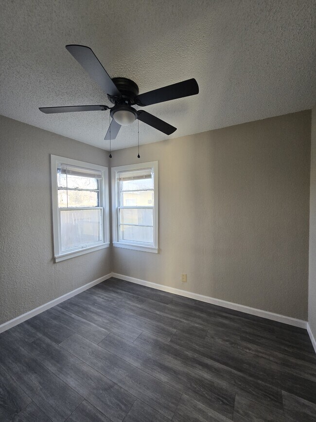 Building Photo - 1642 N Erie St