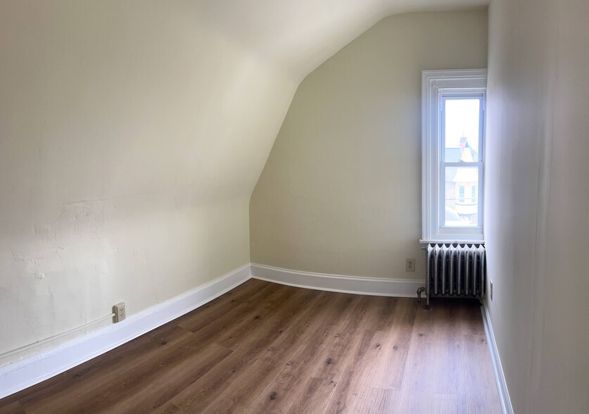 Bedroom 1 - 123 E Washington Ln