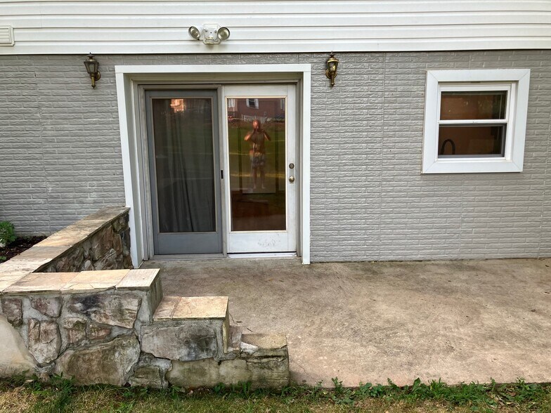 Building Photo - 129 Fenway Dr