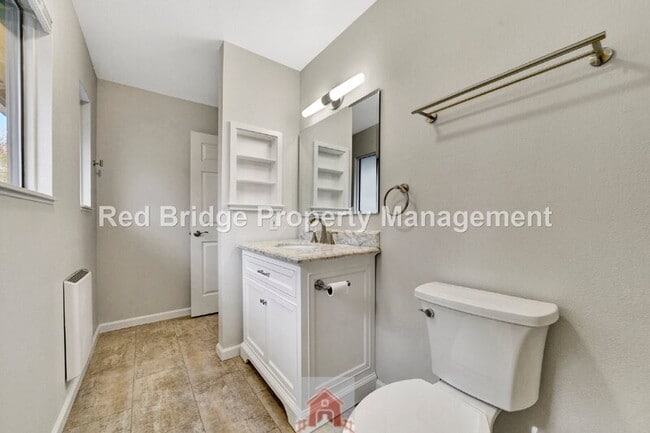 Building Photo - 17036 NE Oregon St