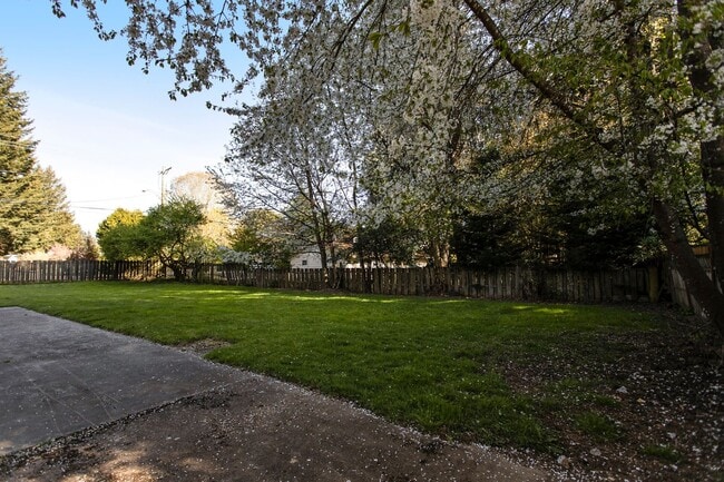 Building Photo - Available Beautiful Single-Level Home with...