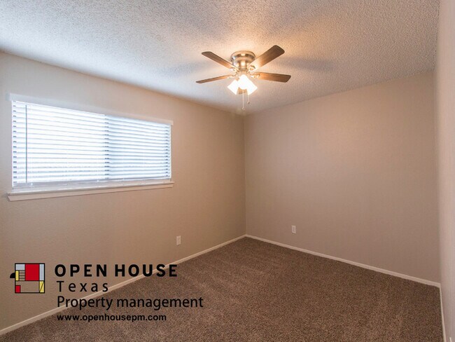 Building Photo - 2929 Beachtree Ln Bedford