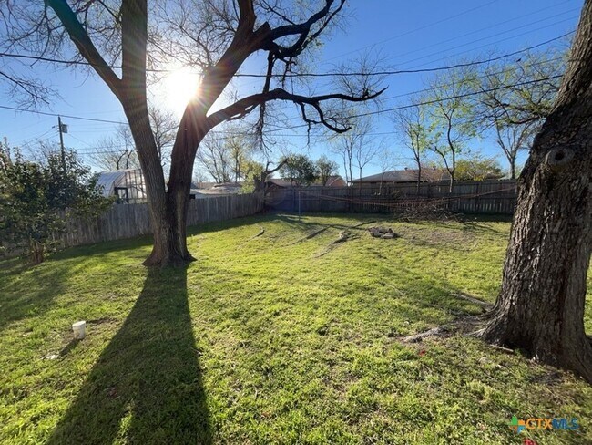 Building Photo - 1504 Redondo Dr