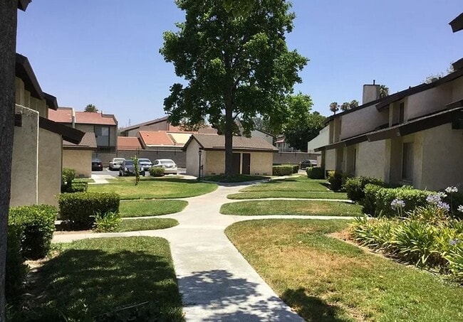 Building Photo - Townhouse near Loma Linda University