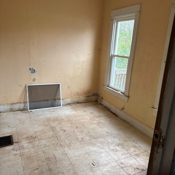 Building Photo - 1629 S Rodgers Ave