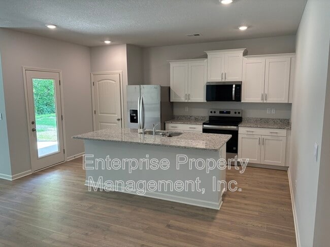 Building Photo - 385 Windemere Lp