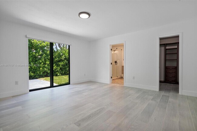 Building Photo - 1245 NE 85th St