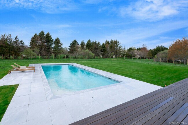 Building Photo - 420 Old Farm Rd