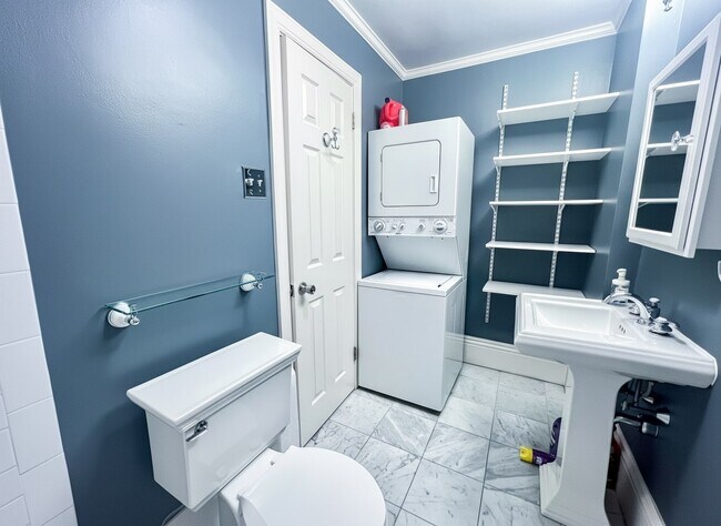 Building Photo - 1619 Spruce St