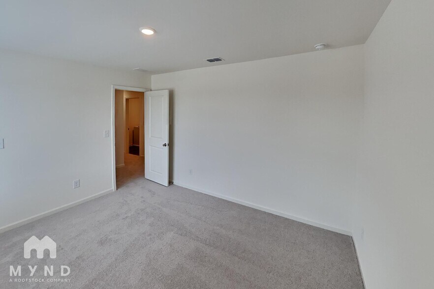 Building Photo - 121 Maison Dr