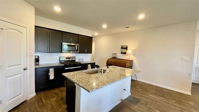 Building Photo - 156 Medinah Ln