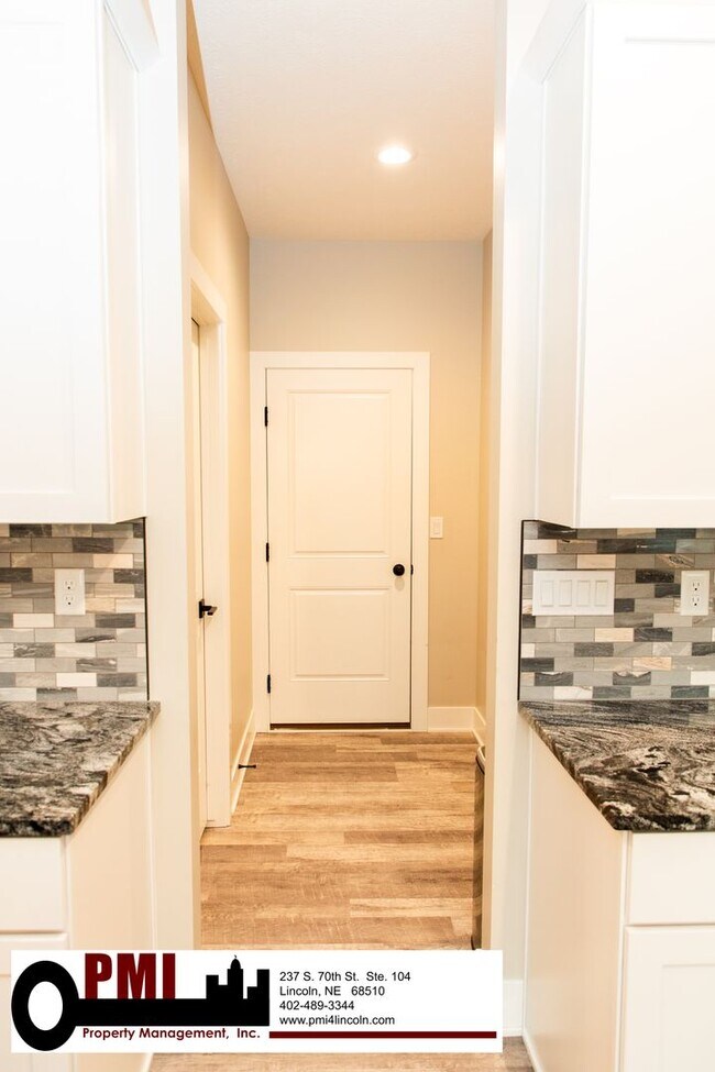 Building Photo - 5 Bedroom and 3 Bathroom House