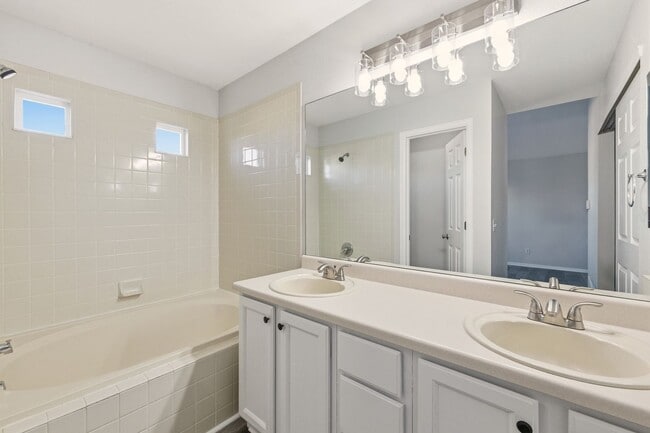 Building Photo - Beautiful Stroh Ranch 4 Bedroom, 2.5 Bath Home, Brand New Kitchen Appliances READY TODAY!