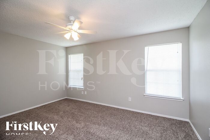 Building Photo - 9001 Prairie Bluff Dr