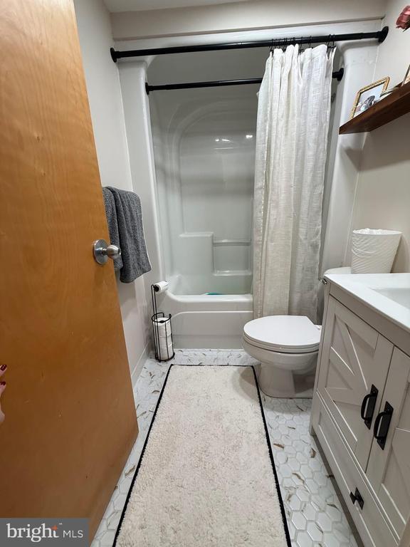 Building Photo - 7 N Christopher Columbus Blvd