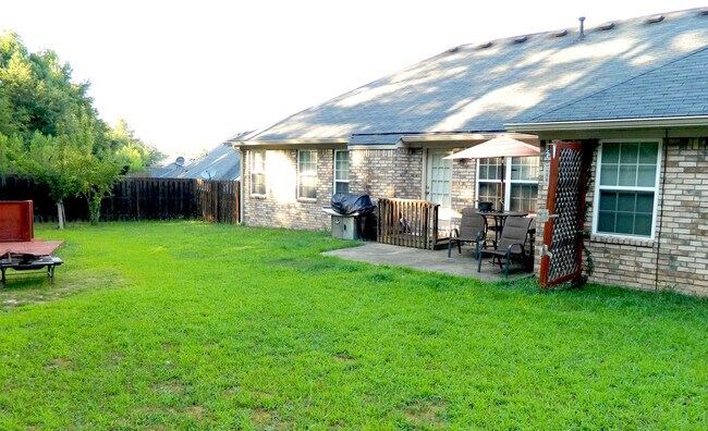 Building Photo - 2905 Galahad Way