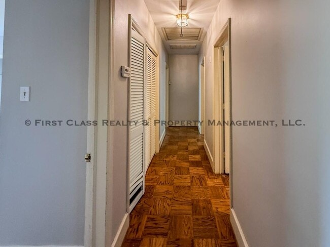 Building Photo - 500 Ashworth Rd