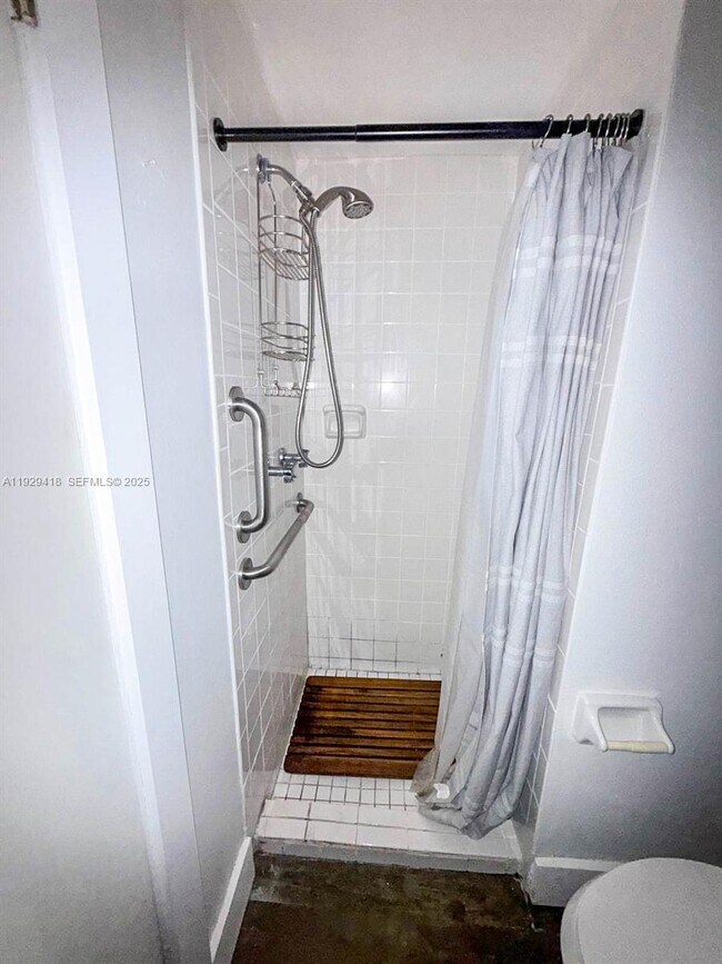 Building Photo - 649 S Tamiami Trl