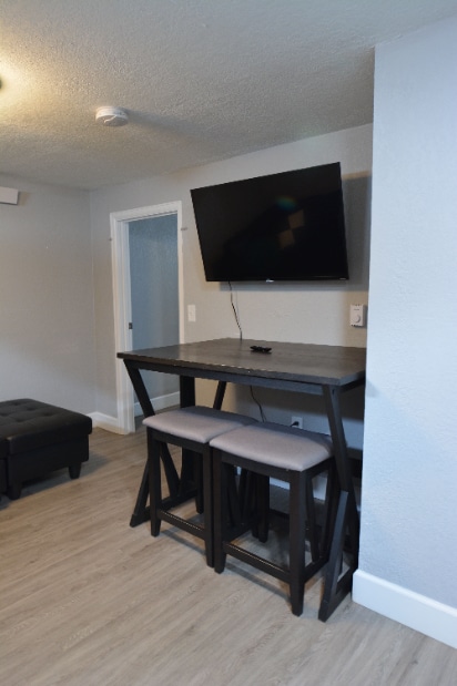 Building Photo - "Fully Furnished 1-Bedroom Basement Retreat in Cheyenne"