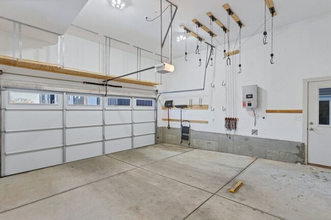 Building Photo - Move In READY!!!   Single family home in s...