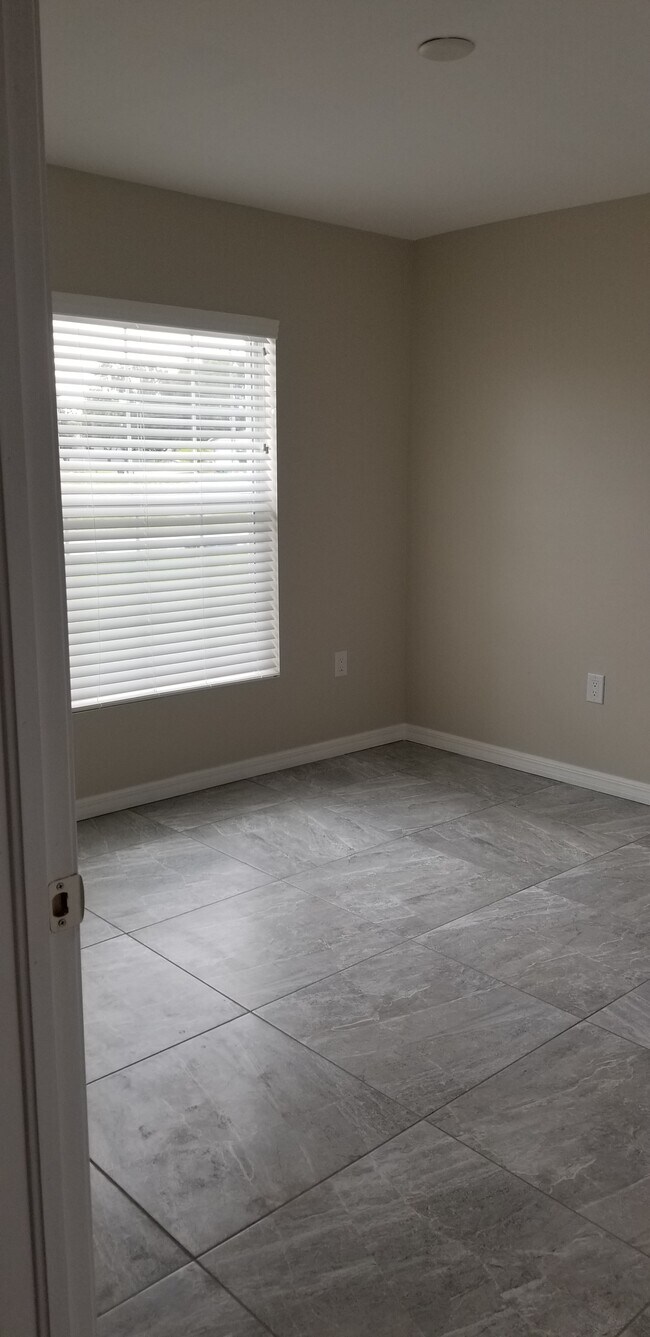 Building Photo - 1721 SW 33rd Terrace