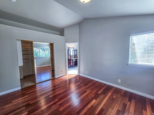 Building Photo - 25715 SE 36th Pl