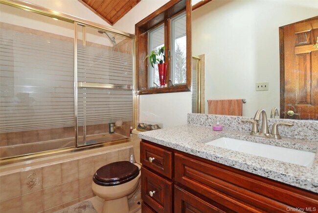 Building Photo - 327 Town Line Rd