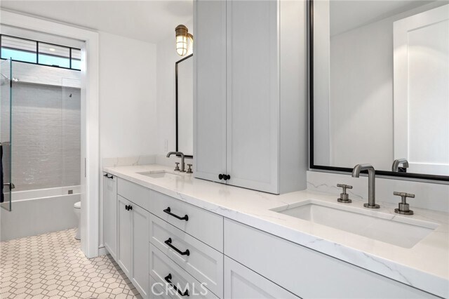 Building Photo - 2428 The Strand