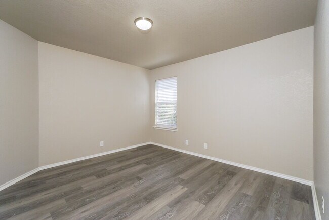 Building Photo - 110 Golden Wren