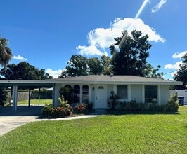 Building Photo - Charming 2-Bed/2-Bath Home for Rent in Gulf Gate-Sarasota, FL!