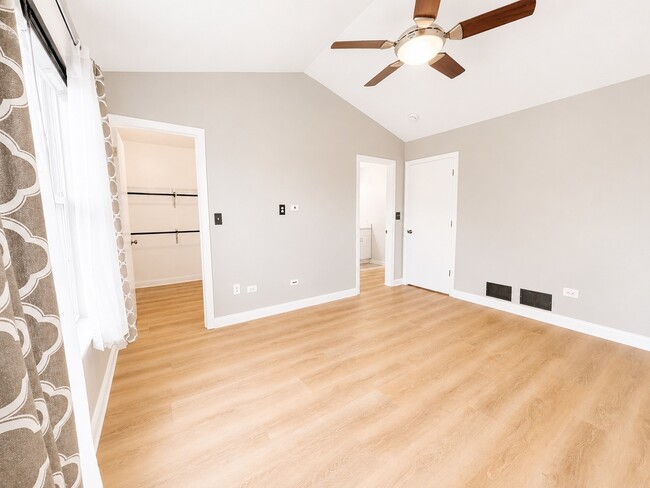 Building Photo - 2912 White Thorn Cir