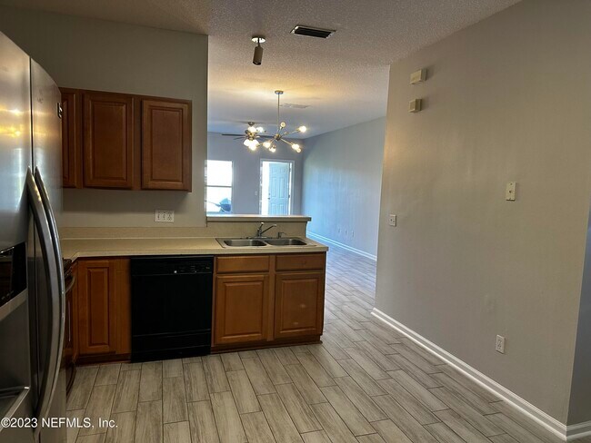 Building Photo - 559 Southbranch Dr