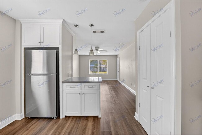 Building Photo - 206 N Graves St