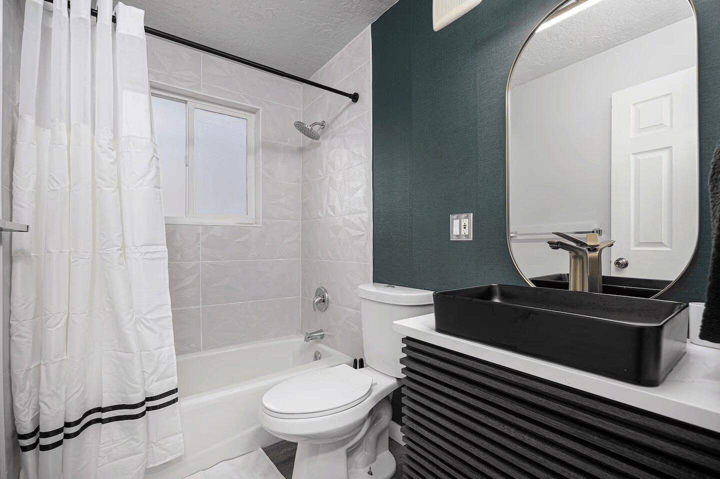 Building Photo - 9465 S Streatham Rd