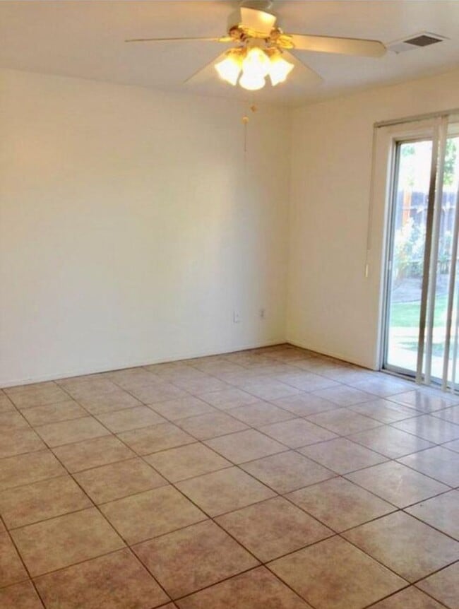 Building Photo - Northwest Bakersfield Rental – Available Now